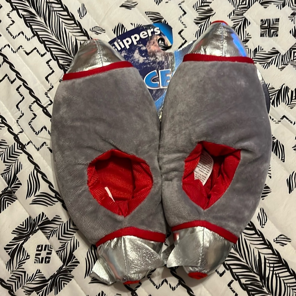 RD Spaceship Kid’s Slippers Size Small